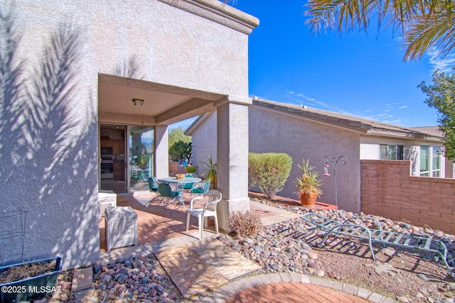 4621 S Pinnacle Peak Dr, Green Valley, AZ 85622 - view of patio featuring outdoor dining space and fence