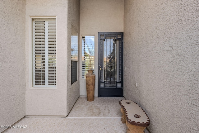 view of exterior entry with stucco siding