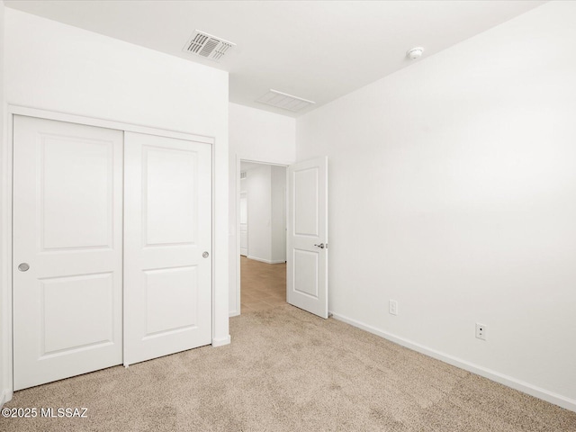 unfurnished bedroom featuring carpet flooring, baseboards, and a closet