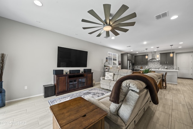 living area featuring recessed lighting, visible vents, ceiling fan, and baseboards