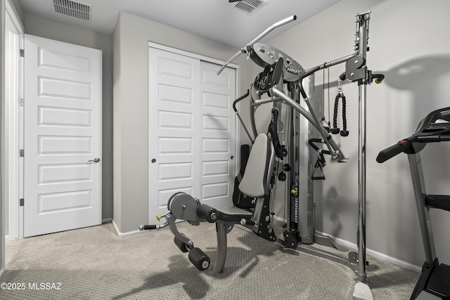 exercise room with carpet flooring, visible vents, and baseboards