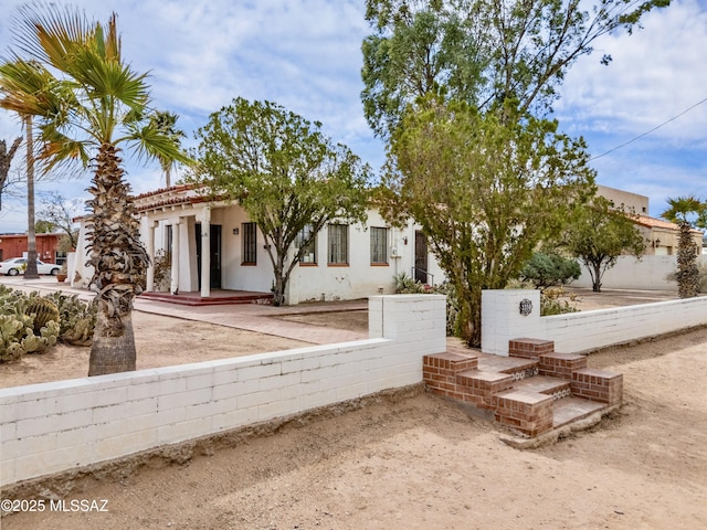 view of front of property with stucco siding