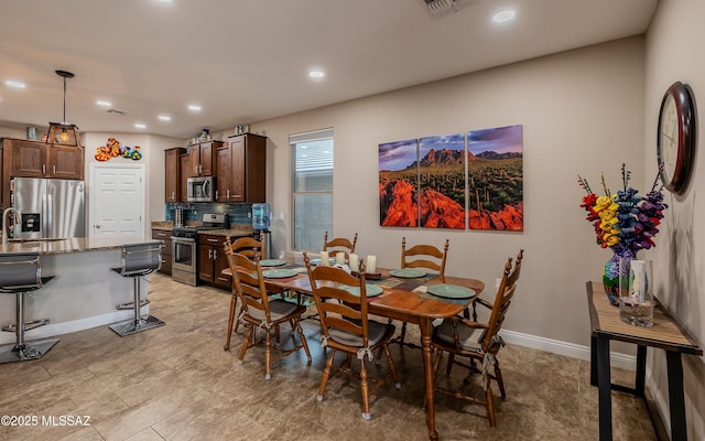 dining room with recessed lighting, visible vents, and baseboards