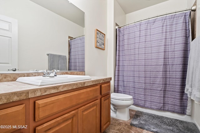 full bathroom featuring curtained shower, toilet, and vanity