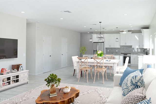 dining room featuring recessed lighting, visible vents, and baseboards