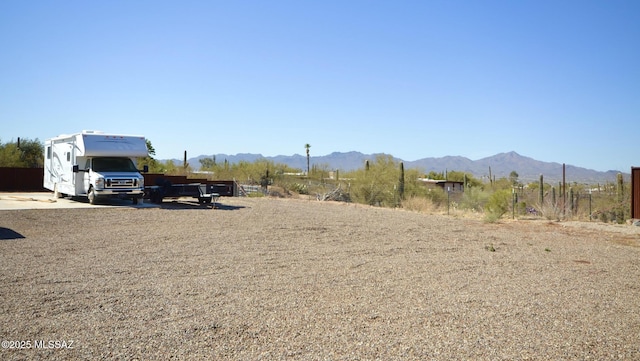 view of yard with a mountain view