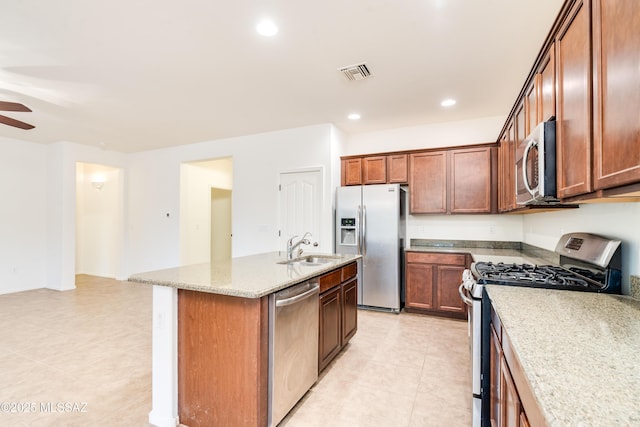 1091 E Empire Canyon Ln, Sahuarita, AZ 85629 - kitchen with stainless steel appliances, a sink, visible vents, a ceiling fan, and a center island with sink