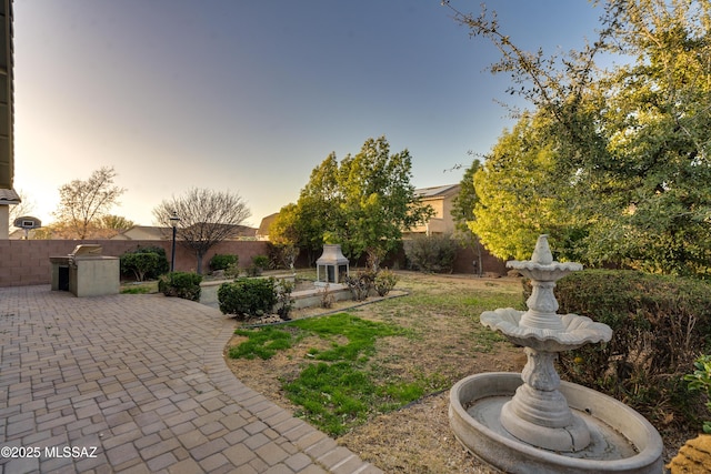 1091 E Empire Canyon Ln, Sahuarita, AZ 85629 - yard at dusk featuring fence and a patio