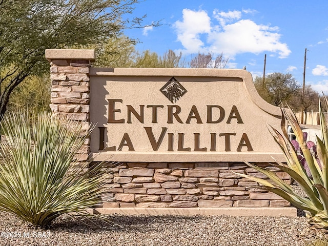 view of community / neighborhood sign