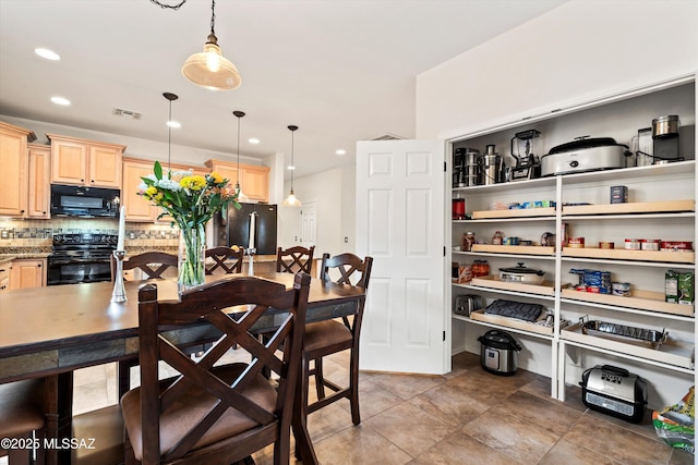 dining area featuring visible vents and recessed lighting