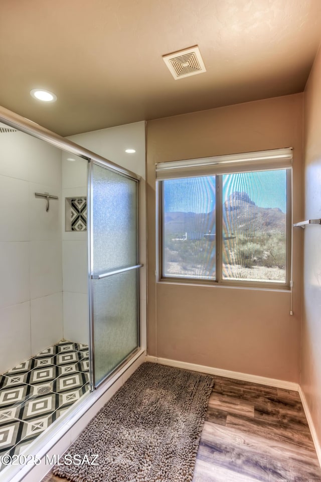 bathroom with a shower with shower door, visible vents, wood finished floors, recessed lighting, and baseboards