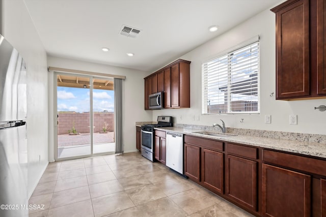 kitchen with a sink, stainless steel appliances, visible vents, and a healthy amount of sunlight