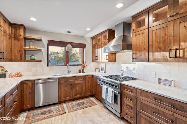 kitchen with stainless steel appliances, range hood, a sink, and backsplash