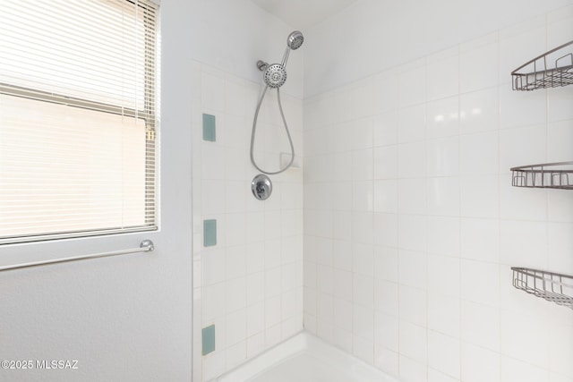 bathroom featuring a tile shower