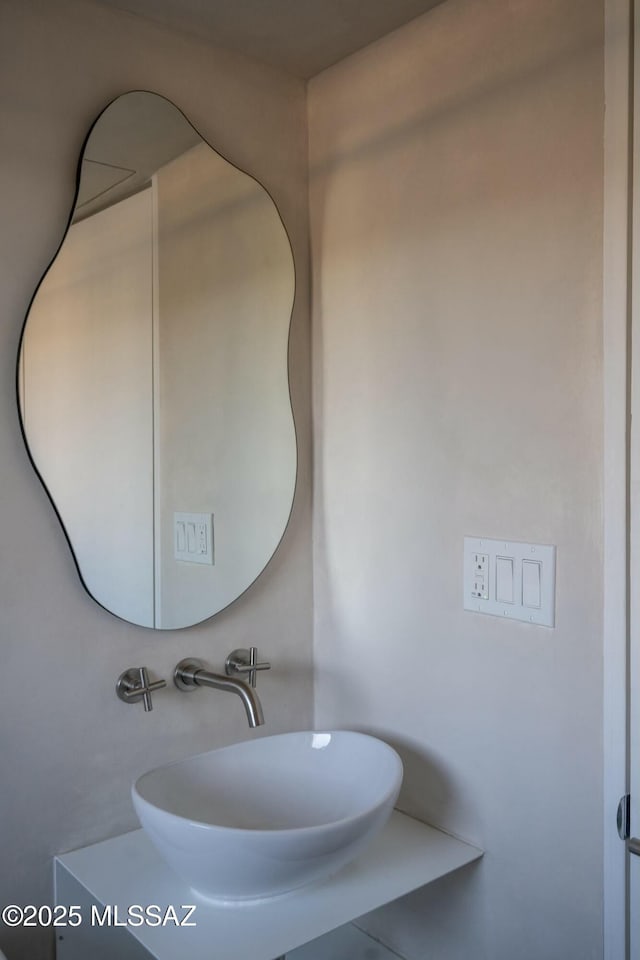 bathroom featuring a sink