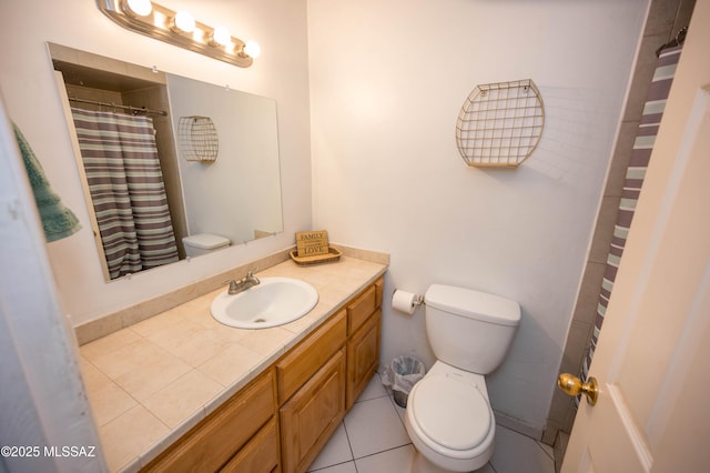 2724 N Green Pl, Nogales, AZ 85621 - bathroom featuring curtained shower, vanity, and toilet