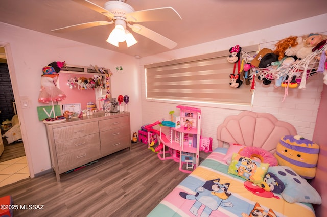 2724 N Green Pl, Nogales, AZ 85621 - playroom with a ceiling fan and wood finished floors