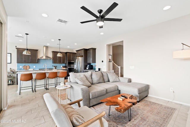 living room featuring recessed lighting, visible vents, ceiling fan, and baseboards