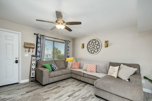 living area featuring light wood-style flooring and baseboards