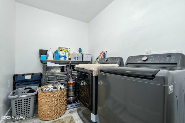 washroom featuring laundry area and washing machine and dryer