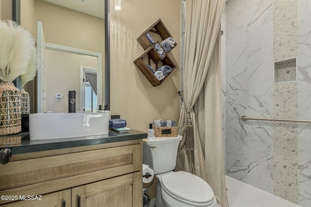 full bathroom featuring curtained shower, vanity, and toilet