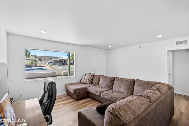 living area featuring recessed lighting, visible vents, baseboards, and wood finished floors