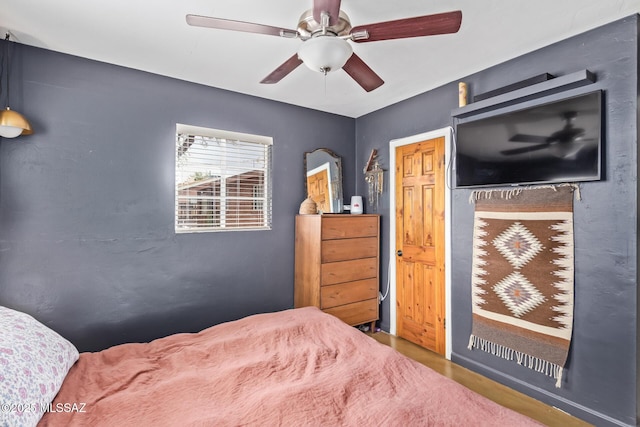 bedroom with ceiling fan