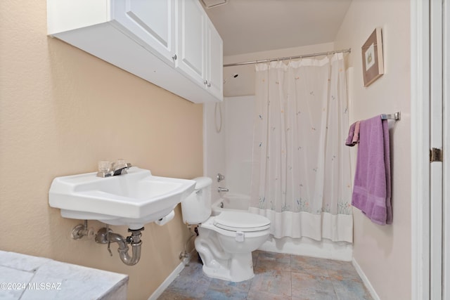 full bathroom with shower / bath combo, toilet, and baseboards