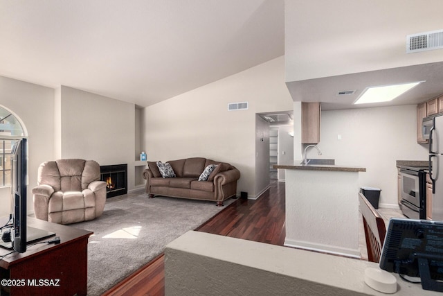 living room with visible vents, dark wood-style floors, and baseboards