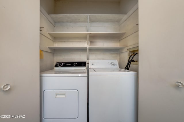 418 N Calle De Las Profetas, Green Valley, AZ 85614 - laundry area with washer and dryer