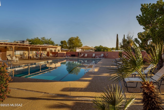 418 N Calle De Las Profetas, Green Valley, AZ 85614 - community pool featuring a patio