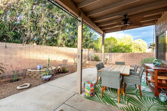 view of patio with a fenced backyard, outdoor dining area, and a ceiling fan