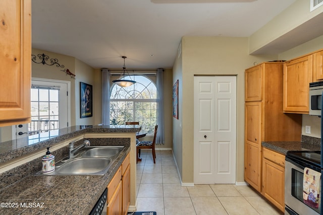 kitchen featuring decorative light fixtures, stainless steel electric range oven, light tile patterned flooring, a sink, and baseboards