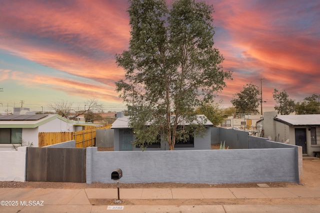 view of front of home featuring a fenced front yard and stucco siding