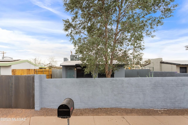 view of front of property featuring a fenced front yard and stucco siding