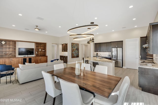 dining area featuring an inviting chandelier, recessed lighting, visible vents, and light wood-type flooring