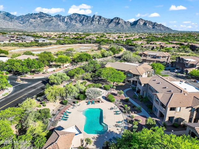 bird's eye view featuring a residential view and a mountain view