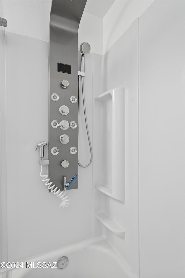 860 E Horsetail Ln, Tucson, AZ 85719 - room details featuring a shower