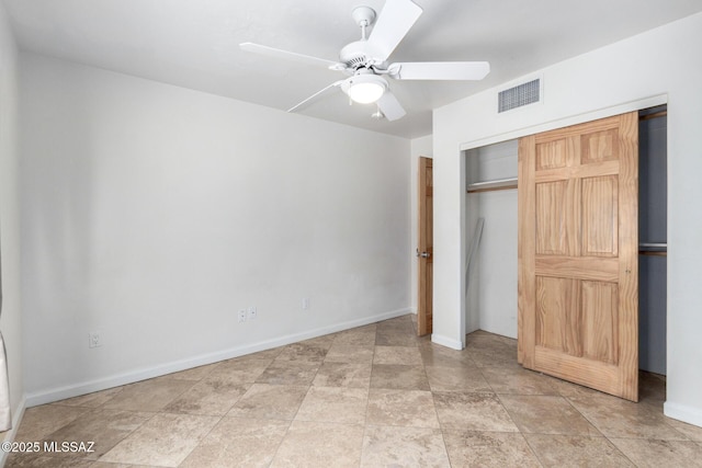 unfurnished bedroom featuring ceiling fan, a closet, visible vents, and baseboards