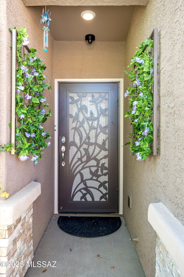 entrance to property with stucco siding