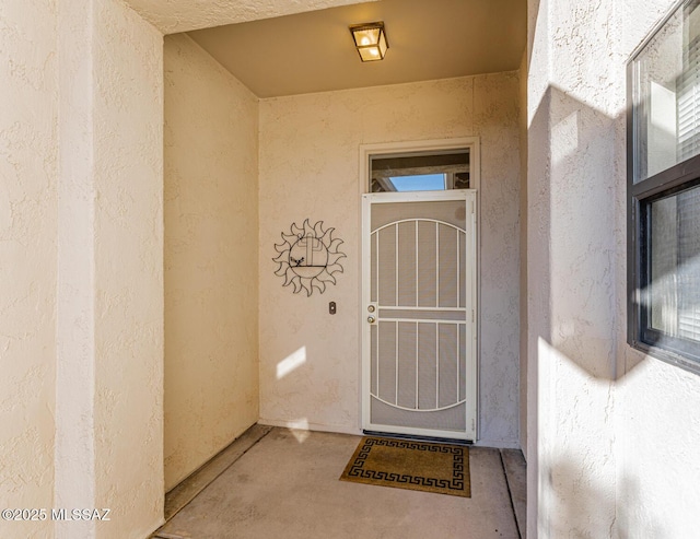 property entrance featuring stucco siding