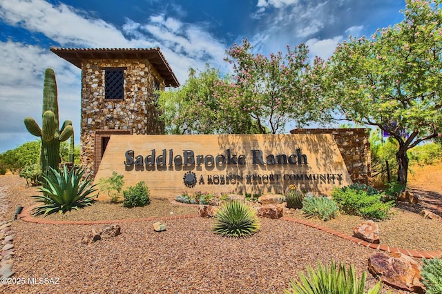 view of community / neighborhood sign