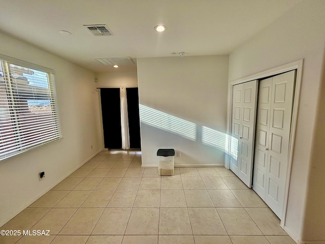 unfurnished room featuring light tile patterned floors, visible vents, recessed lighting, and baseboards