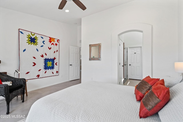 bedroom with recessed lighting, baseboards, arched walkways, and ceiling fan