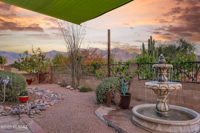 499 W Windowmaker Rd, Tucson, AZ 85737 - yard at dusk with a mountain view and fence