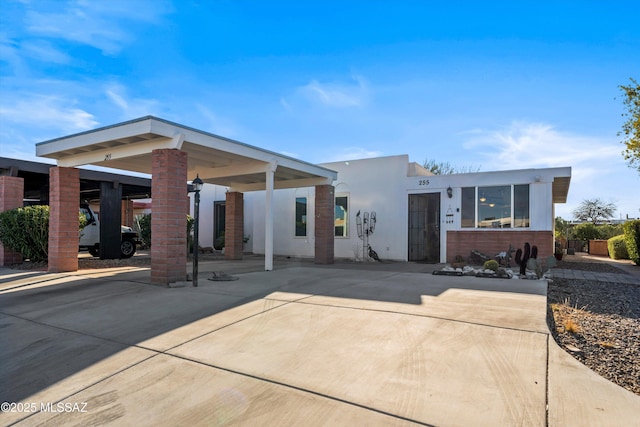 view of front facade with stucco siding