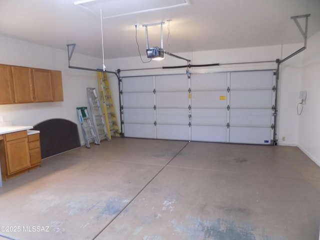 11092 N Eagle Crest Dr, Tucson, AZ 85737 - garage with a garage door opener