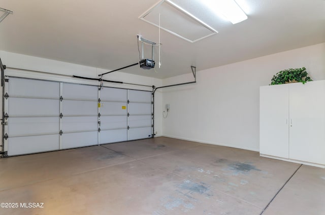 11092 N Eagle Crest Dr, Tucson, AZ 85737 - garage with a garage door opener and baseboards