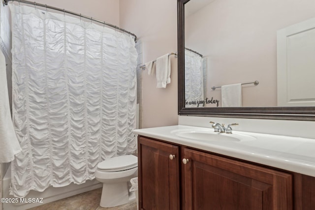 full bathroom featuring tile patterned floors, shower / bath combo with shower curtain, toilet, and vanity