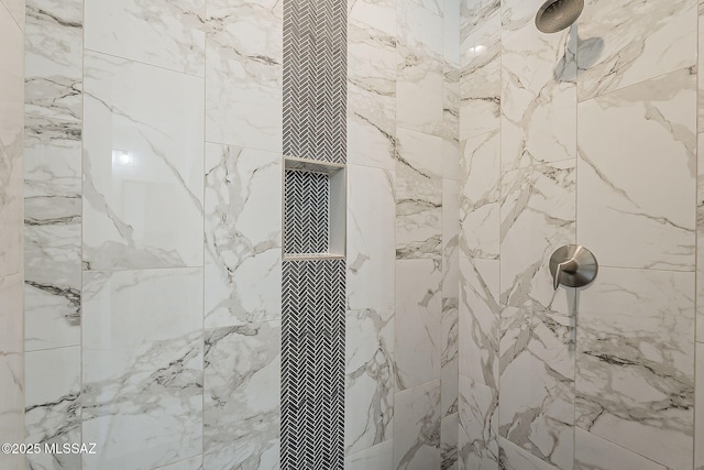 full bathroom featuring tiled shower